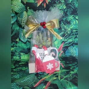 NEW Christmas Gift Basket